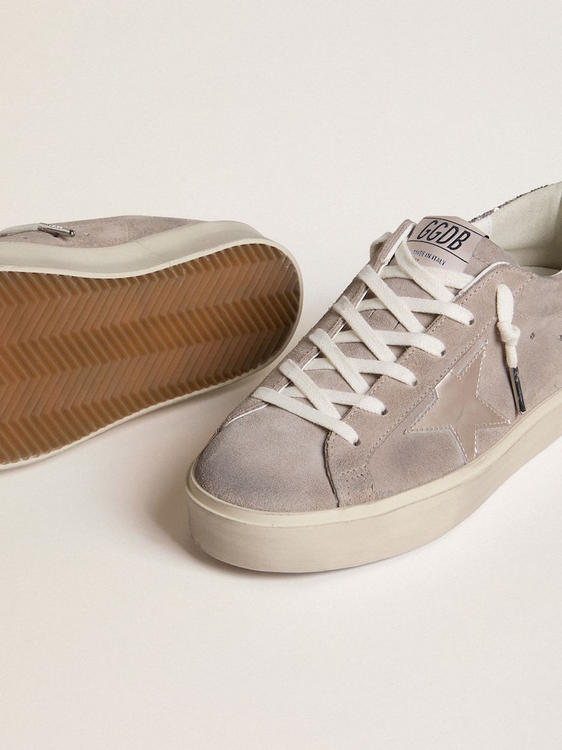 Golden Goose - Women&rsquo;s Hi Star sneakers in beige suede with laminated leather star and glitter heel tab in 