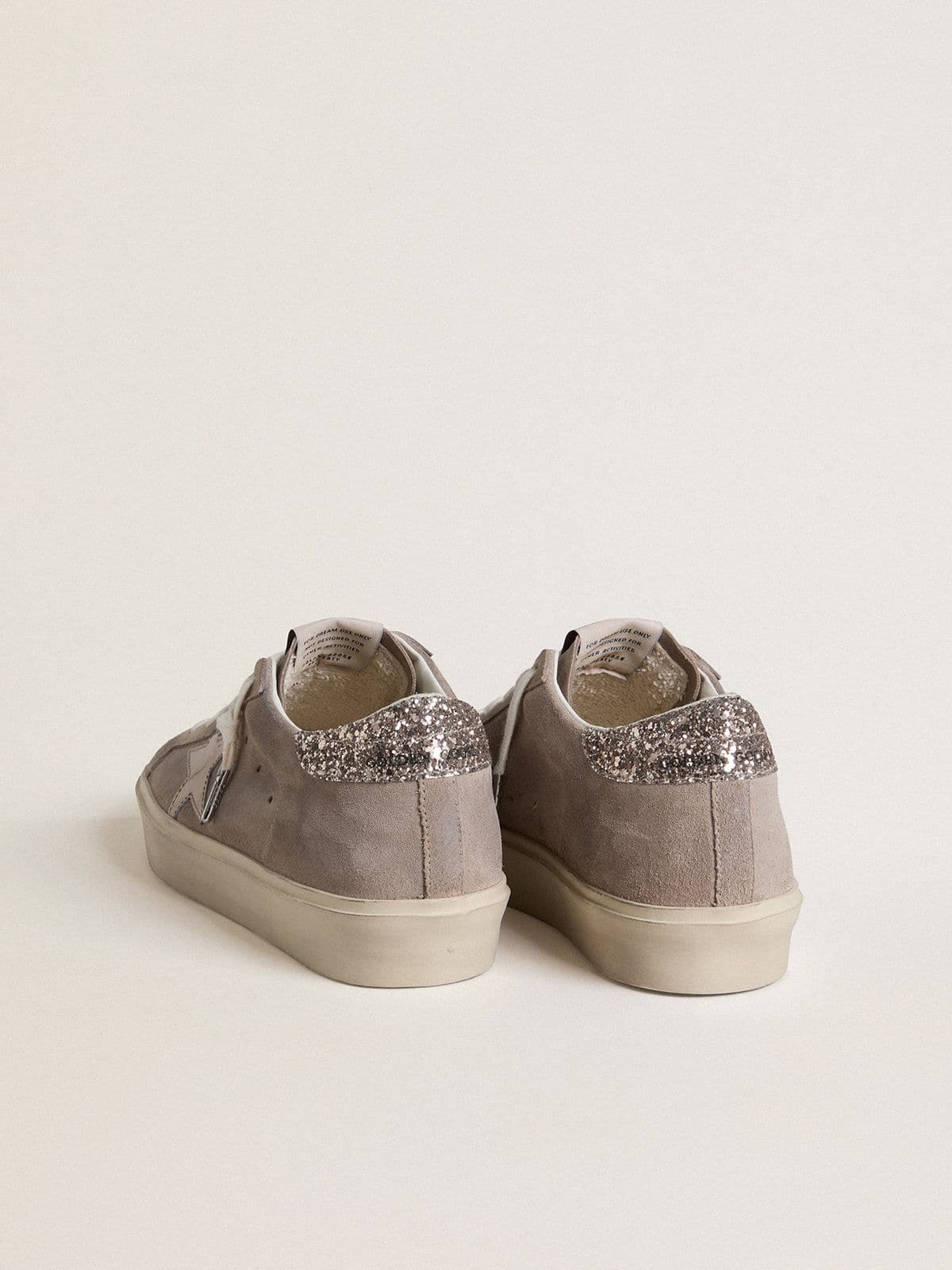 Golden Goose - Hi Star Donna in suede beige con stella in pelle laminata e talloncino in glitter in 