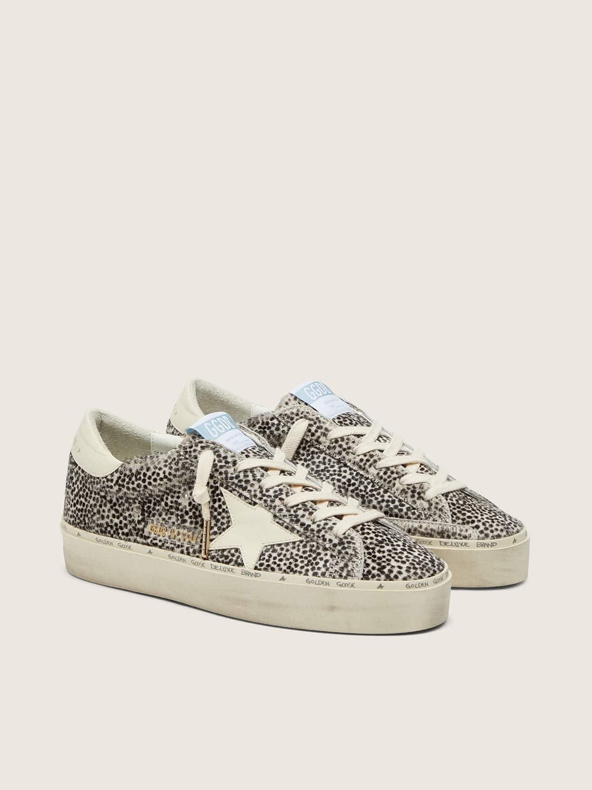 Golden Goose - Hi Star feminino de couro cavalinho branco e preto com estrela de couro branco in 