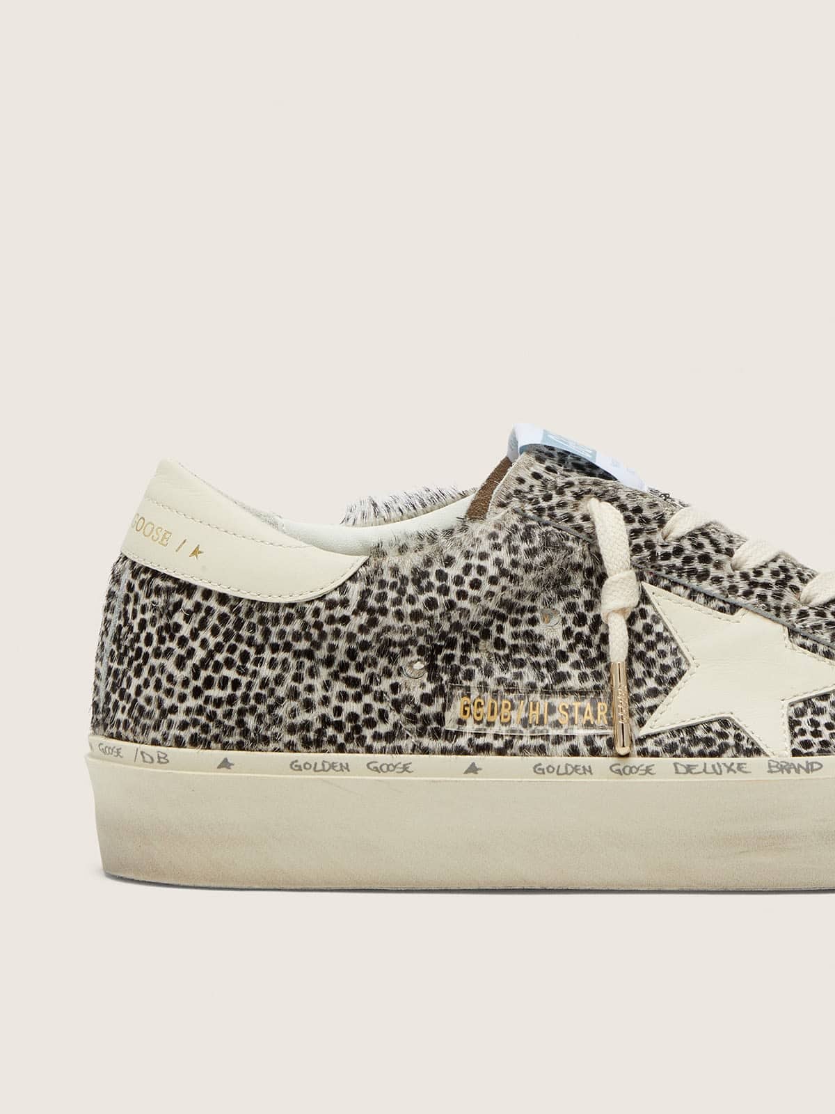 Golden Goose - Hi Star feminino de couro cavalinho branco e preto com estrela de couro branco in 