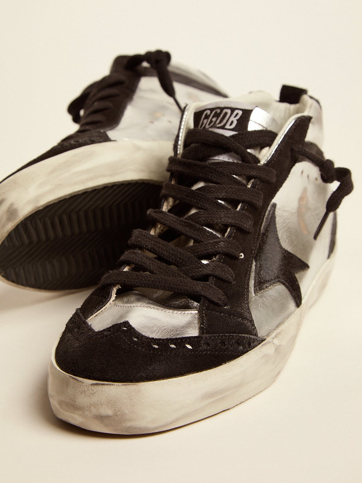 Golden Goose - Sneaker Mid Star LTD aus silberfarbenem Metallic-Leder und schwarzem Rauleder in 