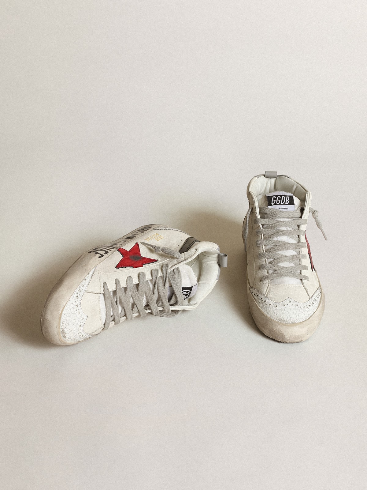 Golden Goose - Mid Star con estrella de piel laminada rosa y «coma» negra in 