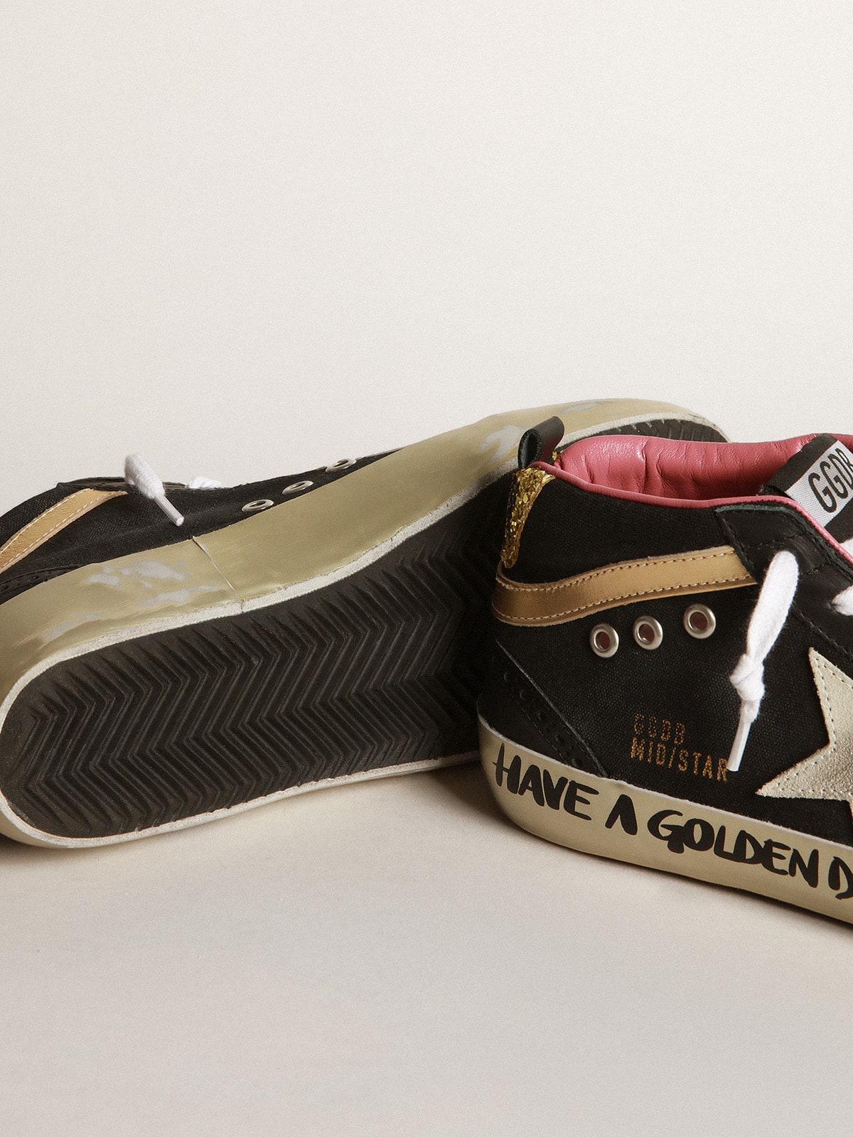 Golden Goose - Black Mid-Star sneakers with gold-coloured inserts and glitter in 