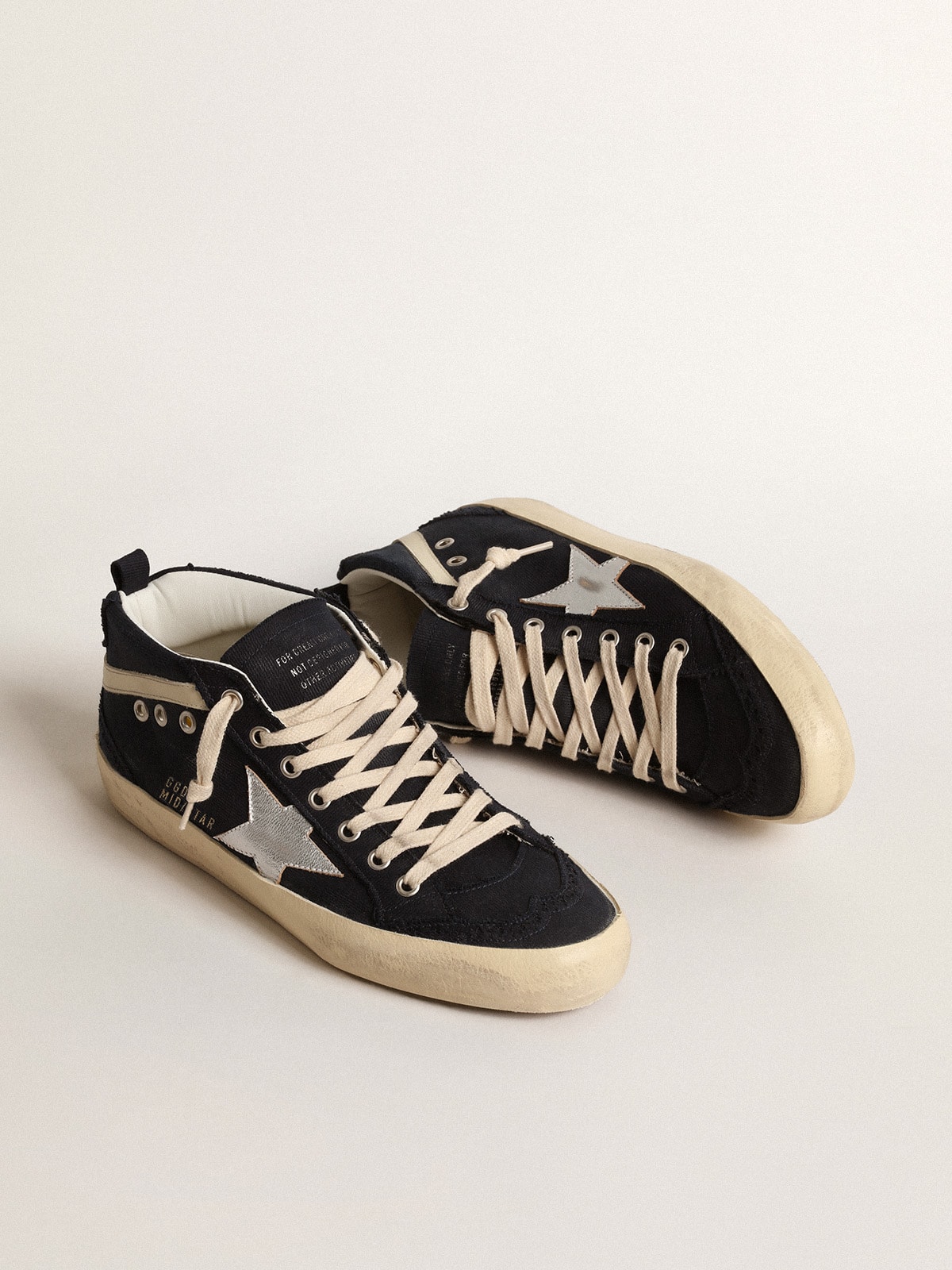 Golden Goose - Mid Star en coton bleu avec étoile argentée et virgule en cuir in 