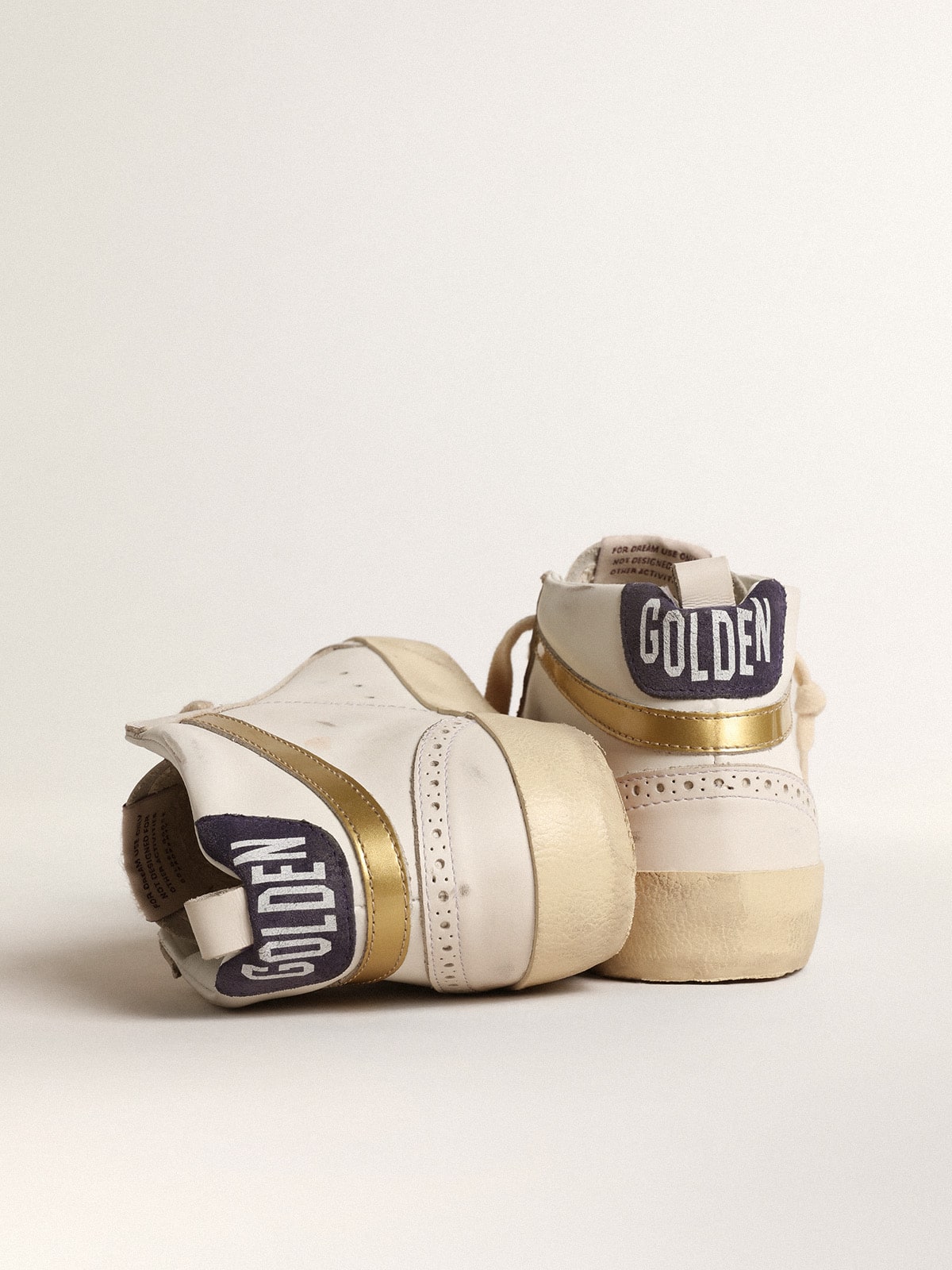 Golden Goose - Mid Star mit rosa Raulederstern und Komma aus goldenem Metallic-Leder  in 