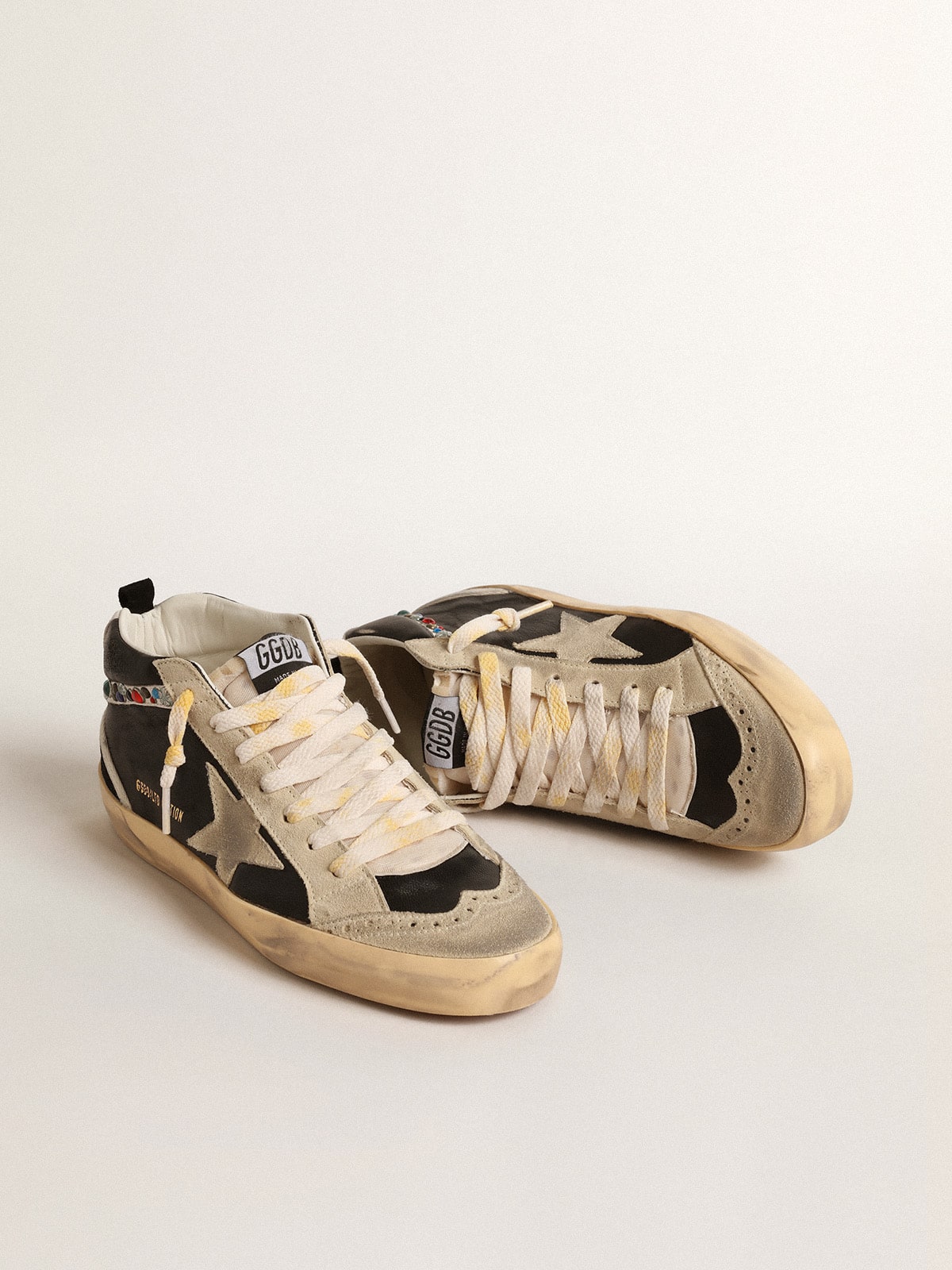 Golden Goose - Mid Star LTD de napa com estrela de suede e lista com tachas in 