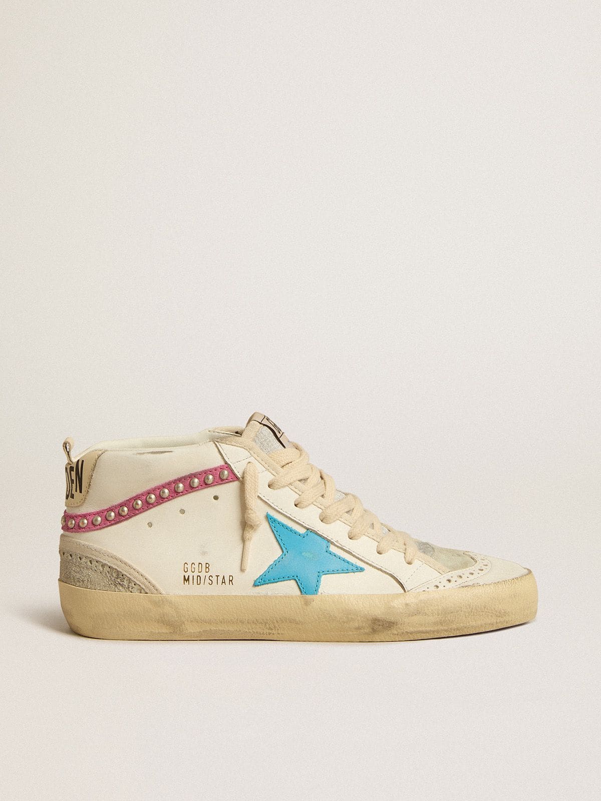 Golden Goose - Mid Star Damen aus Leder mit azurblauem Stern und Komma aus fuchsiafarbenem Rauleder mit platinfarbenen Nieten in 