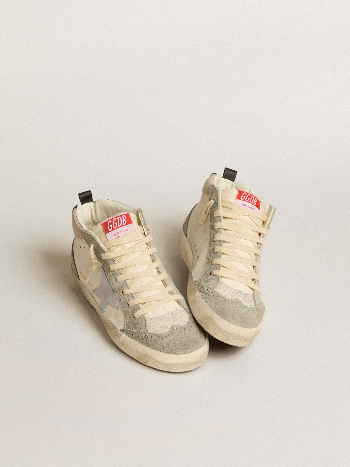 Golden Goose - Mid Star LTD avec étoile en cuir gris clair et empiècements en daim gris in 