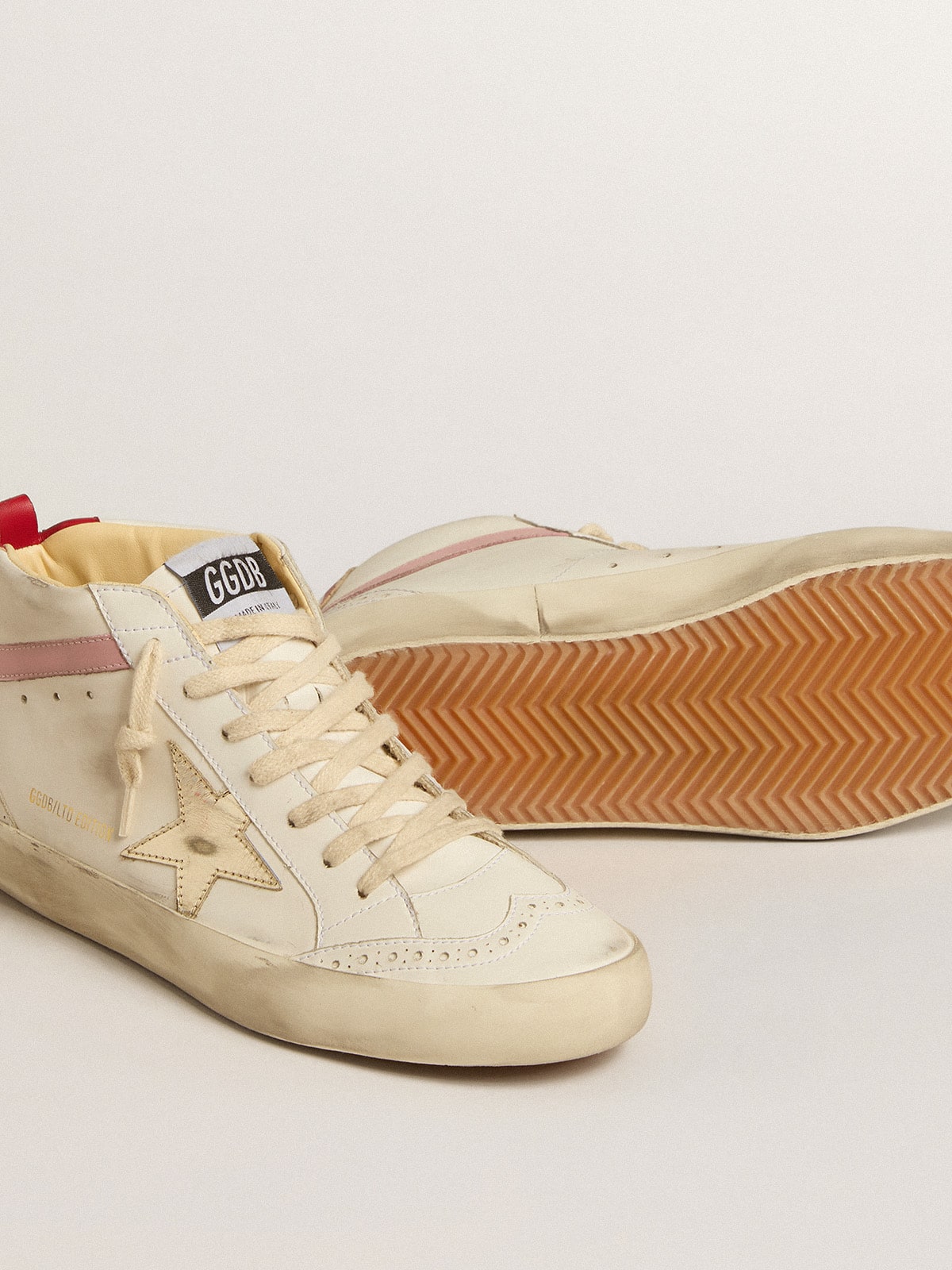 Golden Goose - Mid Star LTD bio-based con stella in pelle dorata e virgola rosa in 