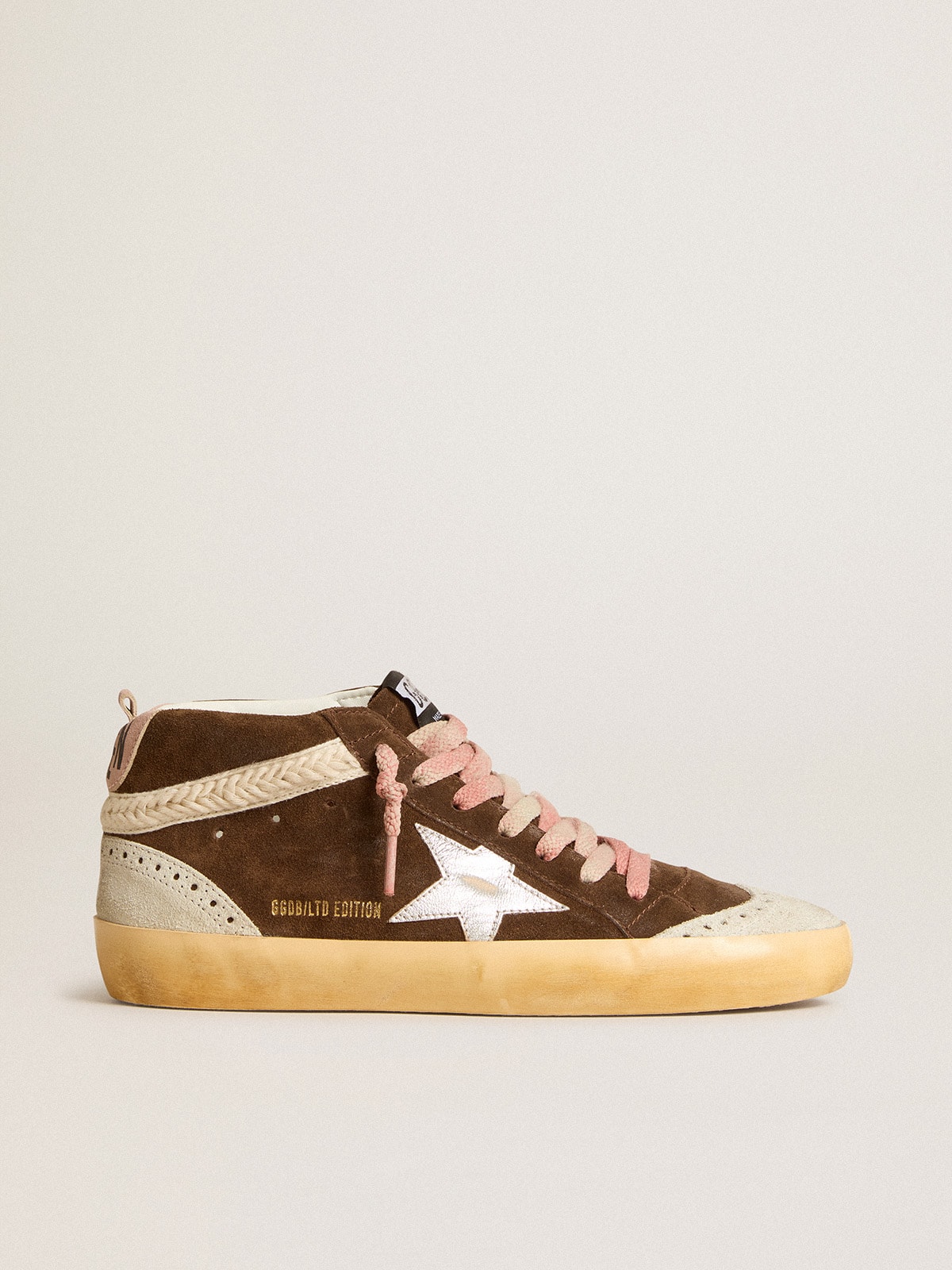 Golden Goose - Mid Star LTD de ante marrón con estrella de napa plateada y detalle de «coma» color nata in 