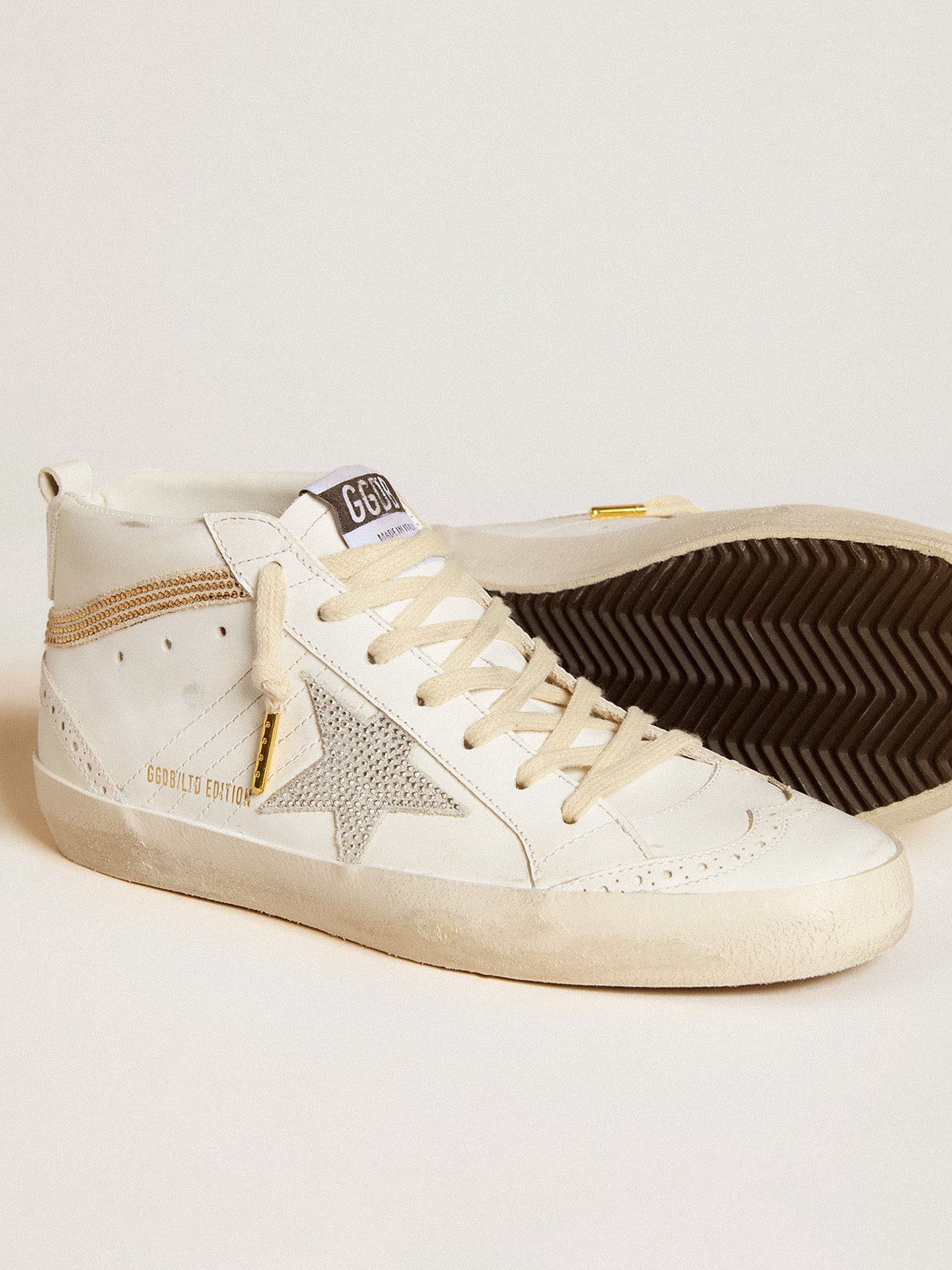 Golden Goose - Mid Star LTD avec étoile et virgule en daim avec cristaux Swarovski in 