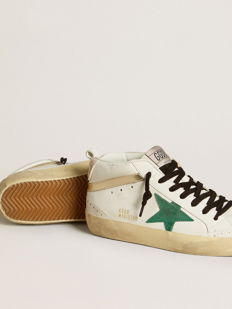 Golden Goose - Mid Star bio-based para mujer con estrella de ante verde y refuerzo del tal&oacute;n de ante rosa in 