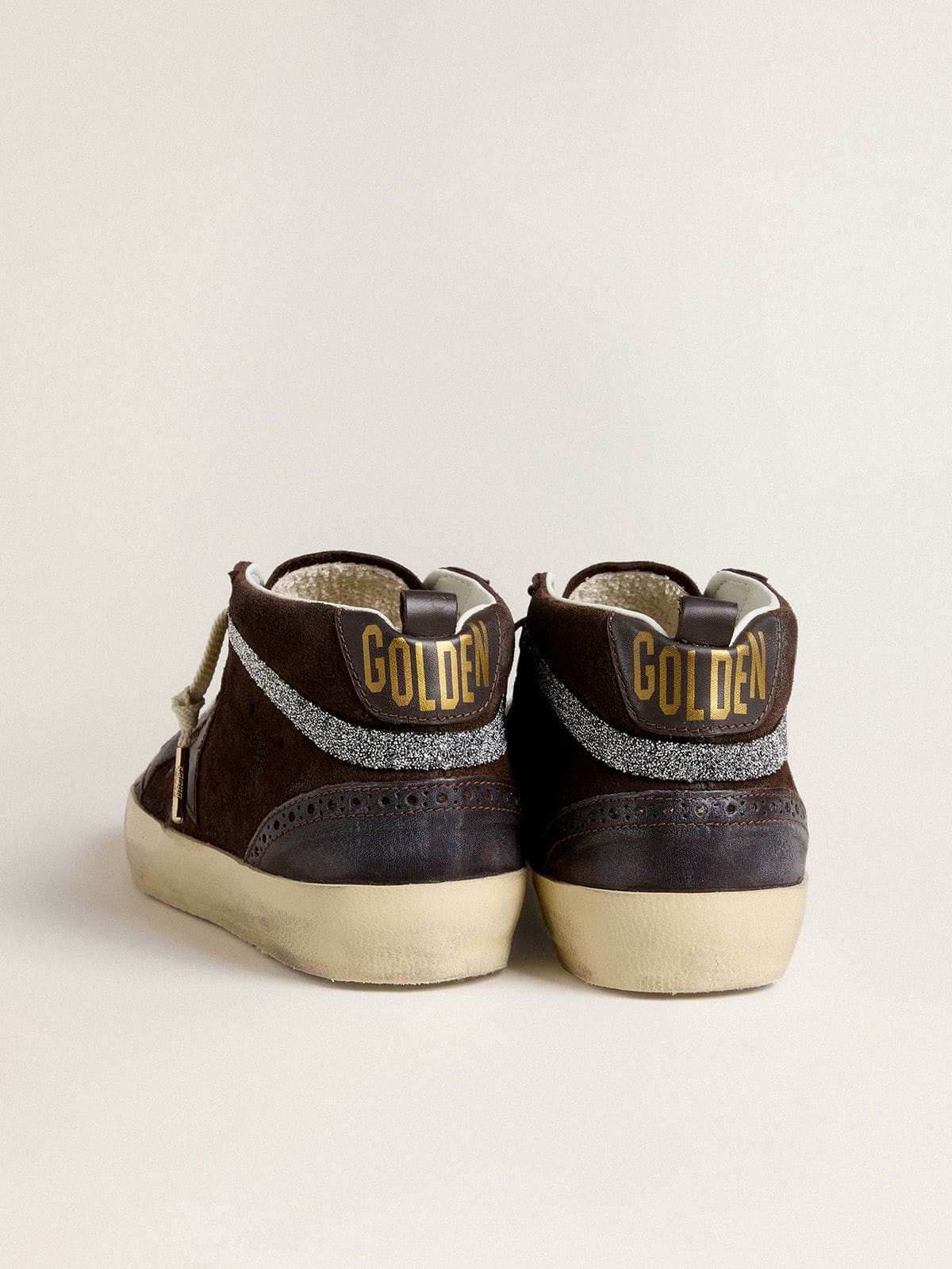 Golden Goose - Mid Star Damen aus braunem Suede mit Stern und Komma aus Swarovski-Kristallen in 