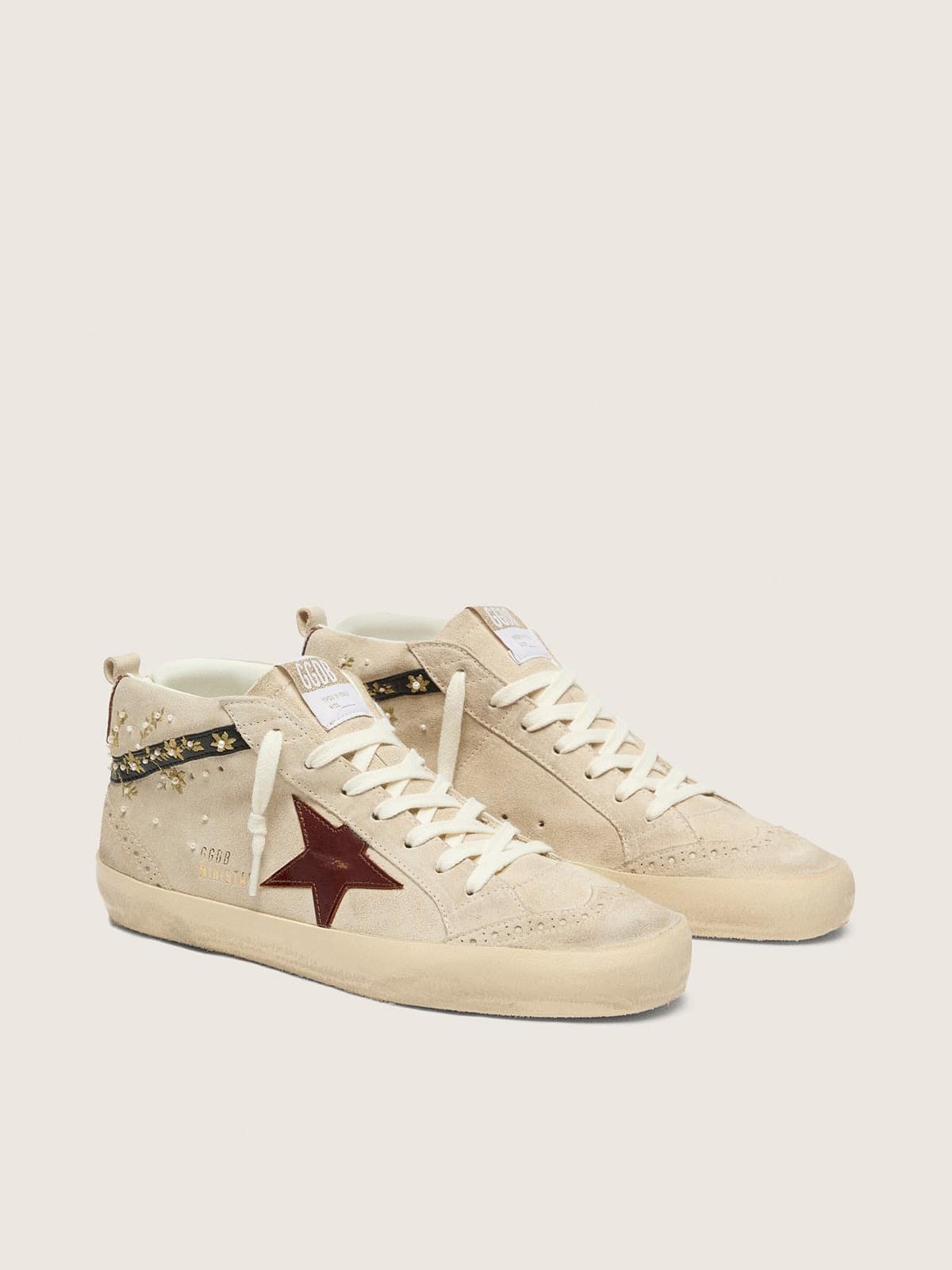 Mid Star de mujer de ante color perla con estrella de piel burdeos y aplicaciones con bordados y perlas