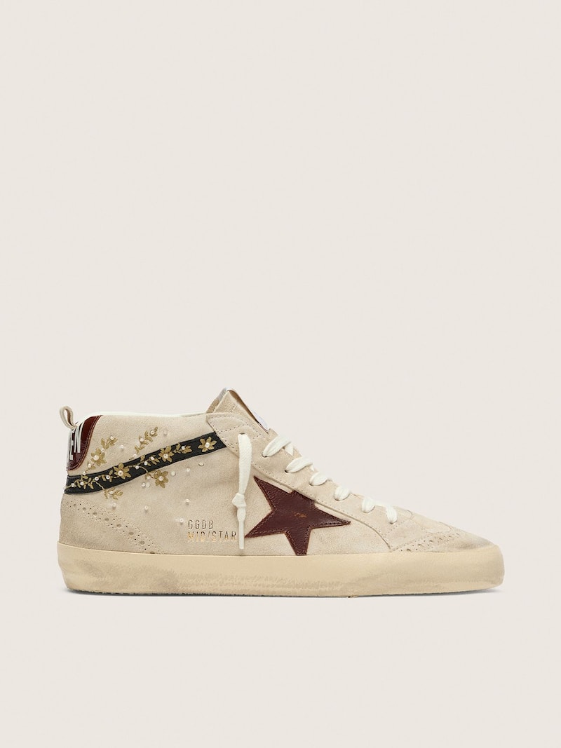 Mid Star de mujer de ante color perla con estrella de piel burdeos y aplicaciones con bordados y perlas