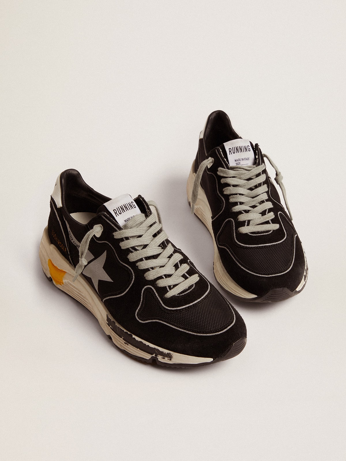 Golden Goose - Running Sole feminino preto com estrela prateada in 