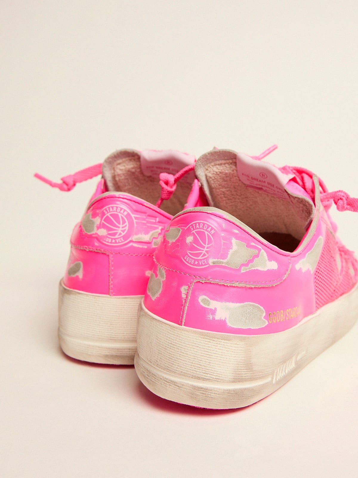 Golden Goose - Damensneakers Stardan aus Leder und Mesh in Neonrosa in 