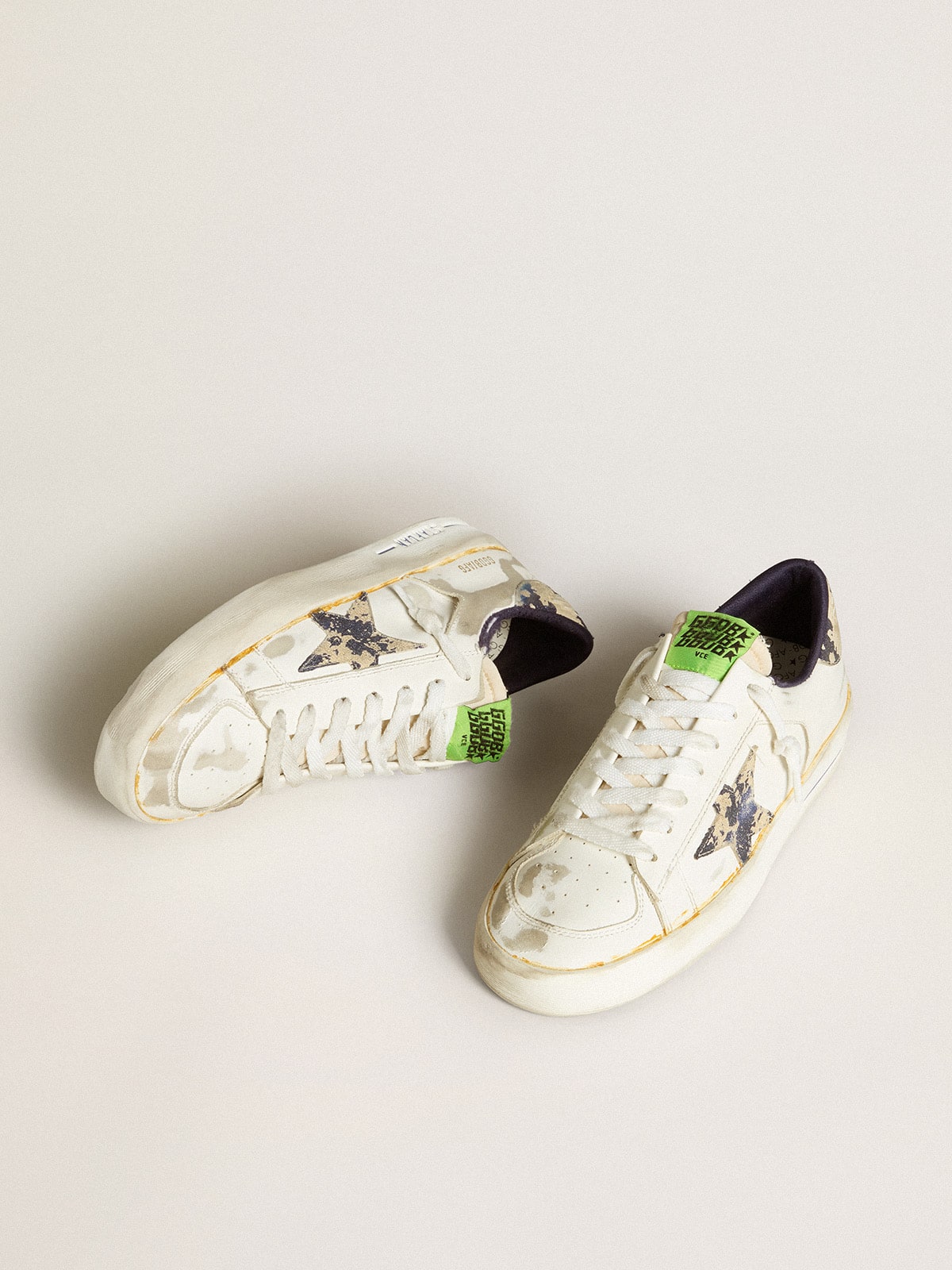 Golden Goose - Stardan feminino LAB de couro branco e estrela e talão camuflado in 