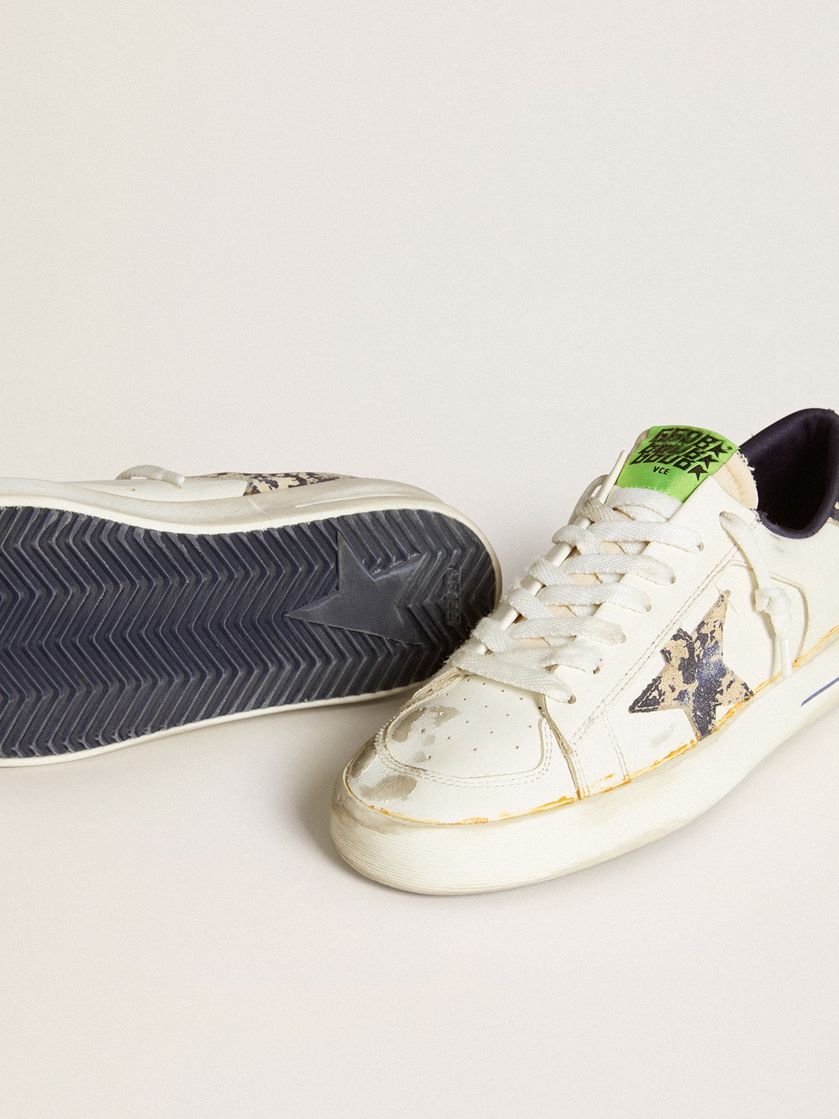 Golden Goose - Stardan feminino LAB de couro branco e estrela e talão camuflado in 