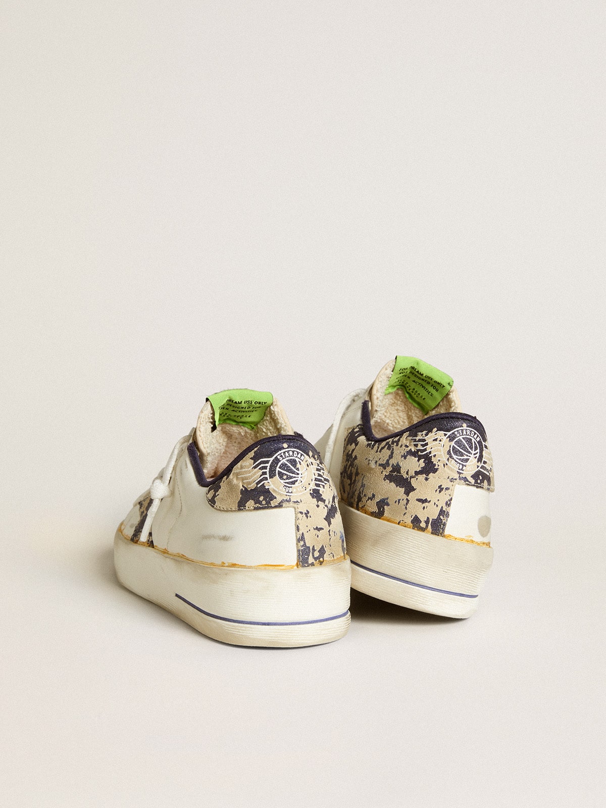 Golden Goose - Stardan feminino LAB de couro branco e estrela e talão camuflado in 