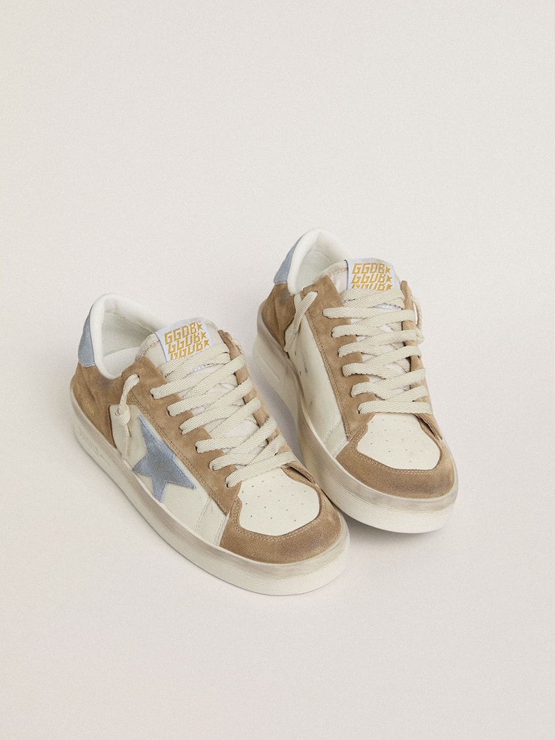 Golden Goose - Stardan LTD in pelle bianca e suede color tabacco con stella e talloncino in suede azzurro in 