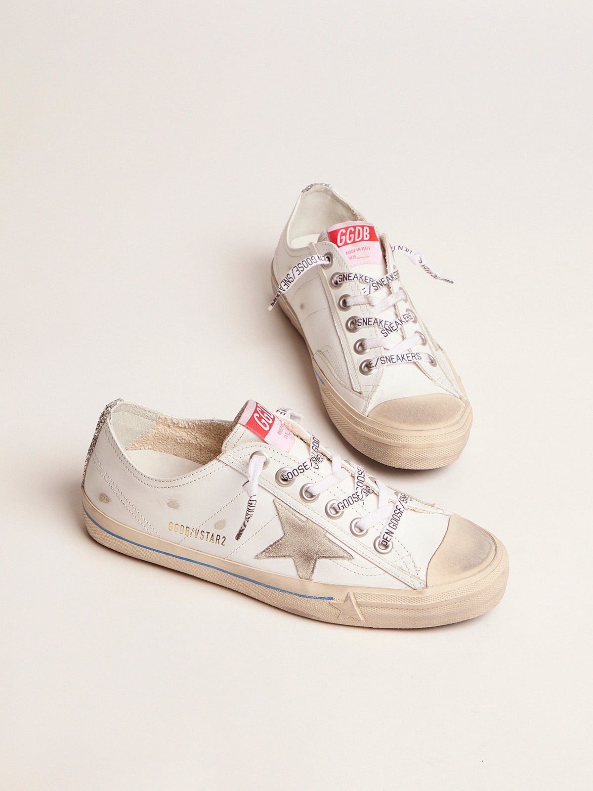 Golden Goose - White leather V-Star sneakers with glittery vertical strip in 