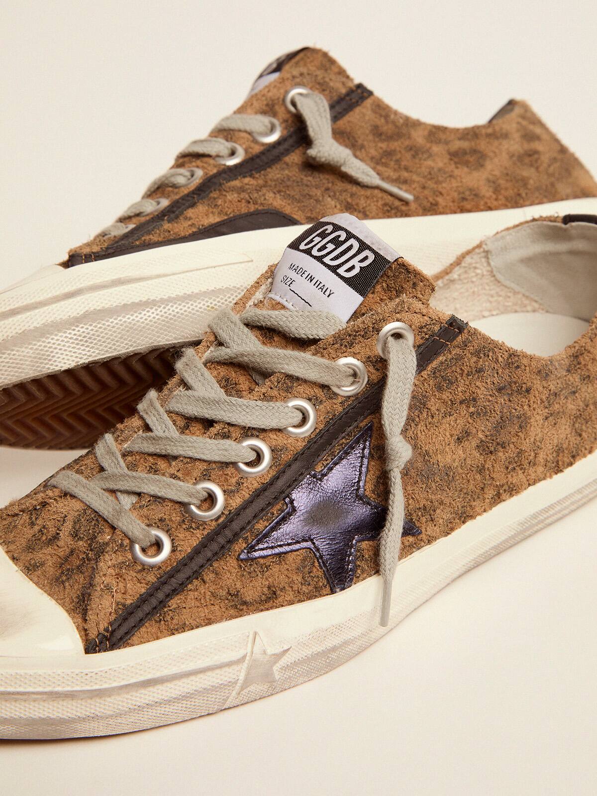 Golden Goose - Sneaker V-Star LTD in suede leopardato e stella nera in pelle laminata in 