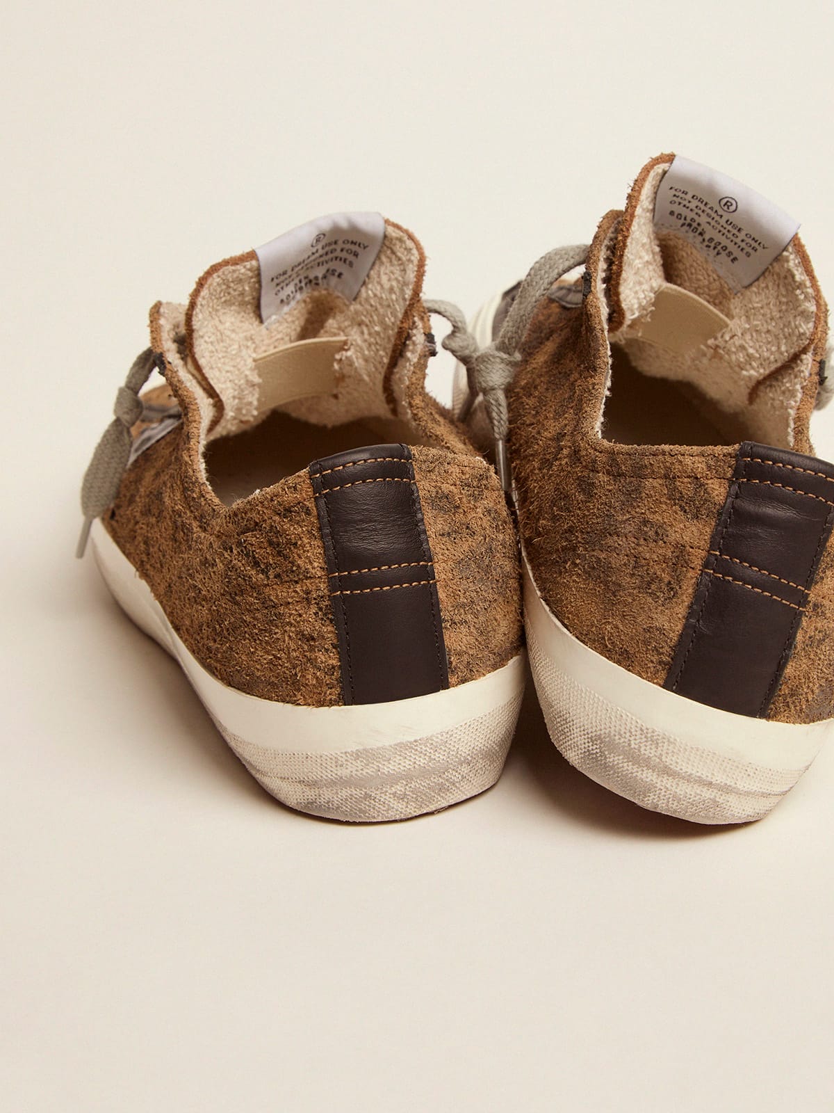 Golden Goose - Sneaker V-Star LTD in suede leopardato e stella nera in pelle laminata in 