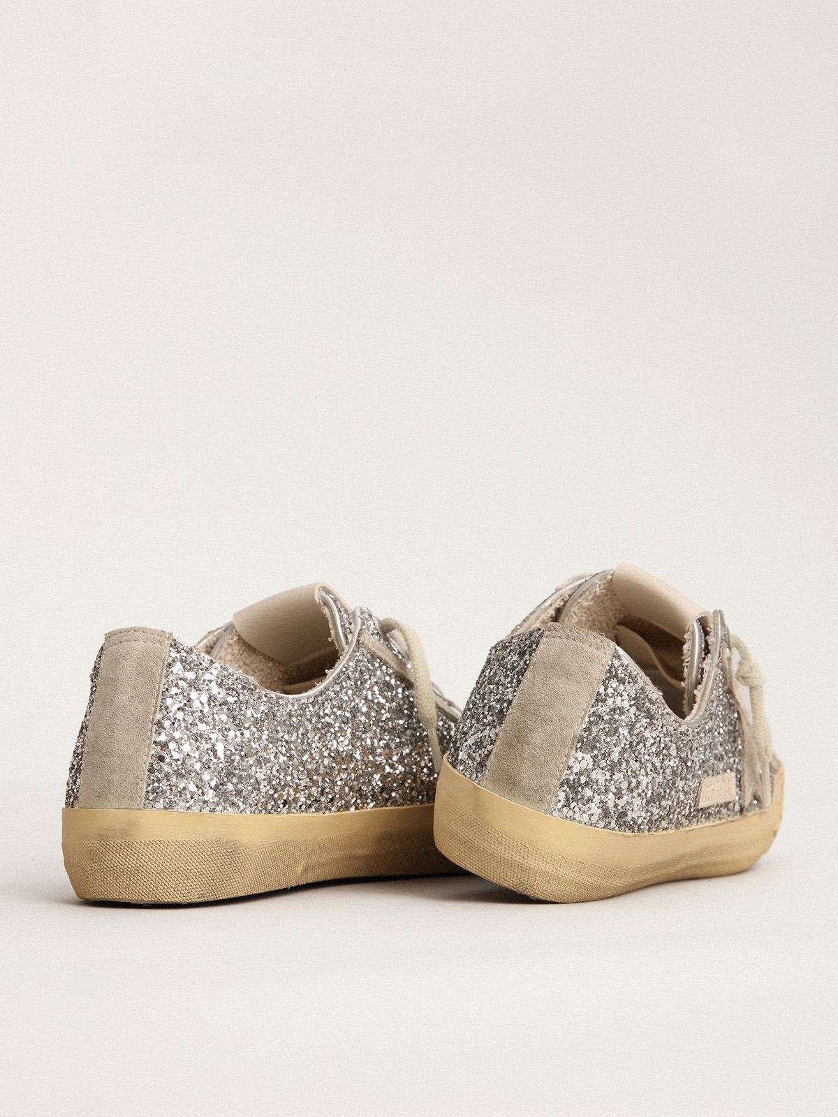 Golden Goose - Damen V-Star LTD mit silberfarbenem Glitzer mit eisgrauem Raulederstern in