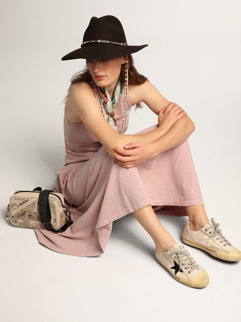 Golden Goose - V-Star Donna  con stella in suede nero e scritta ricamata in 