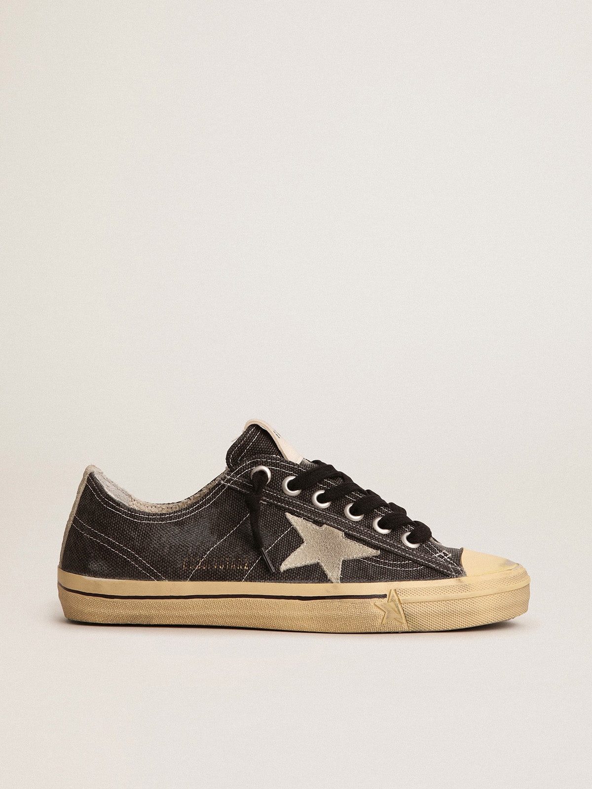 Golden Goose - V-Star LTD feminino de lona preta com estrela e talão cinza gelo in 