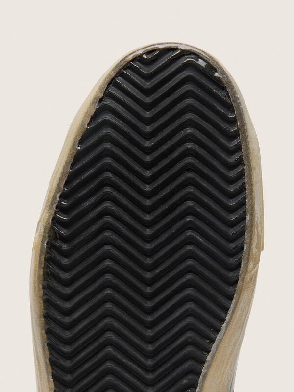 Golden Goose - Women's V-Star LTD in suede with brown star in 