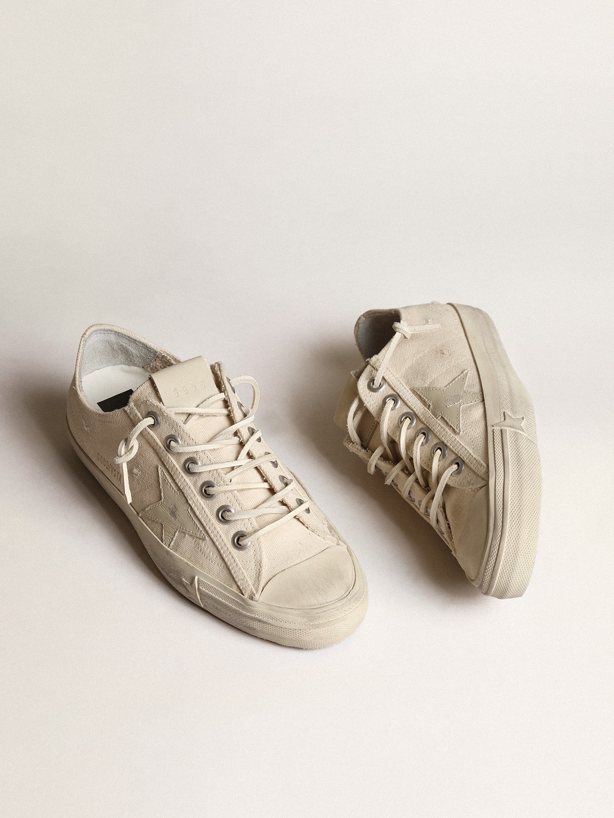 Golden Goose - V-Star in light cream canvas with milk-white leather star in 