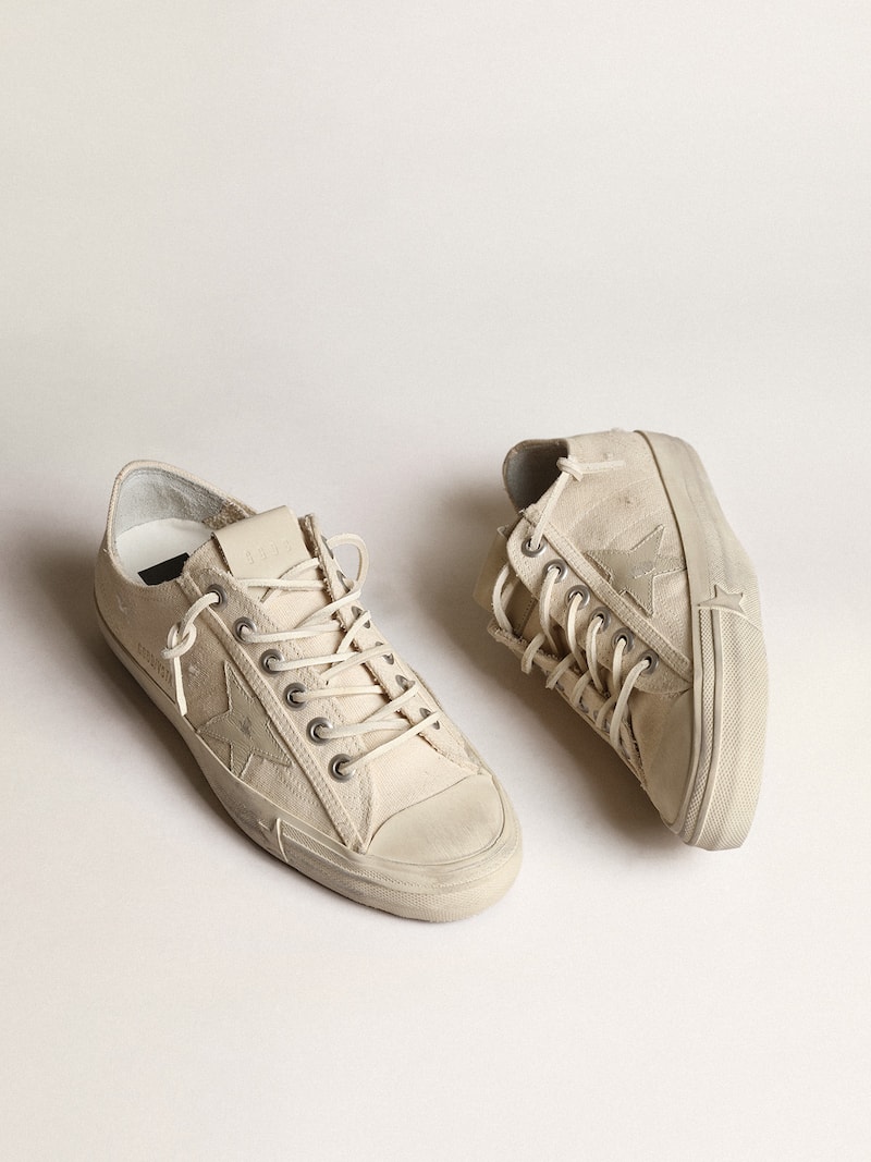 Golden Goose - V-Star in canvas color bianco panna con stella in pelle color bianco latte in 