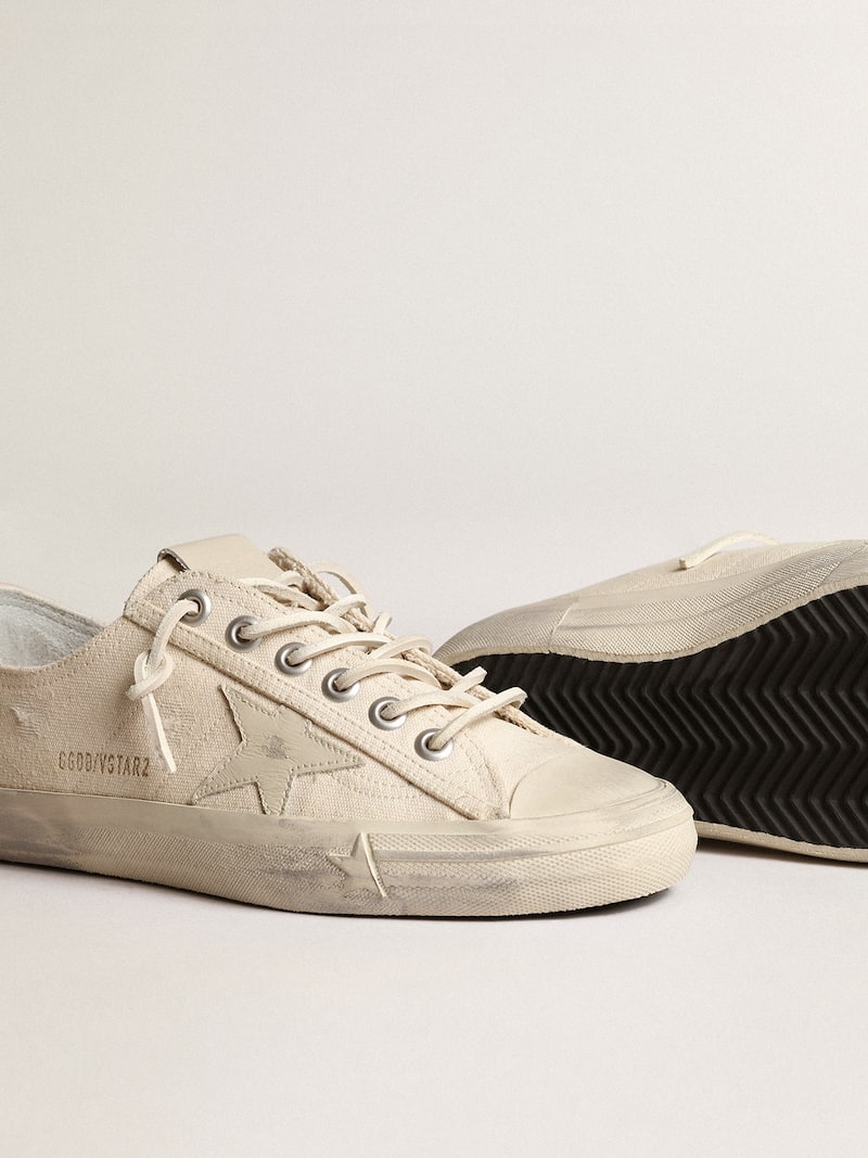 Golden Goose - V-Star in canvas color bianco panna con stella in pelle color bianco latte in 