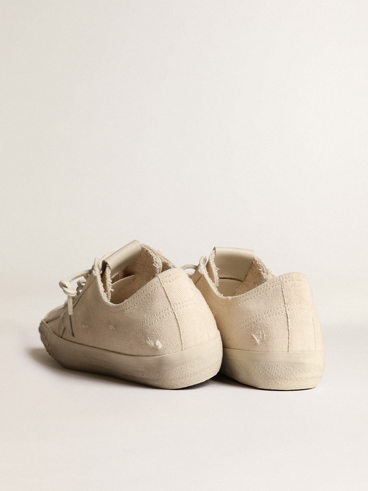 Golden Goose - V-Star in light cream canvas with milk-white leather star in 