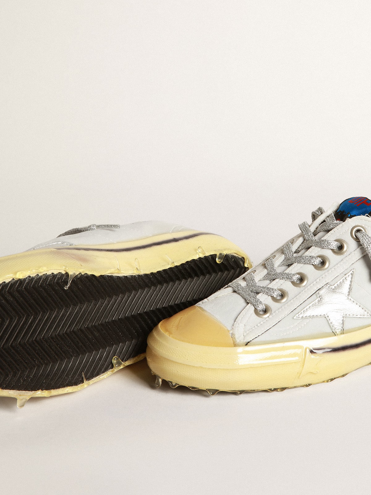 Golden Goose - V-Star LTD sneakers in light gray velvet with silver laminated leather star in 