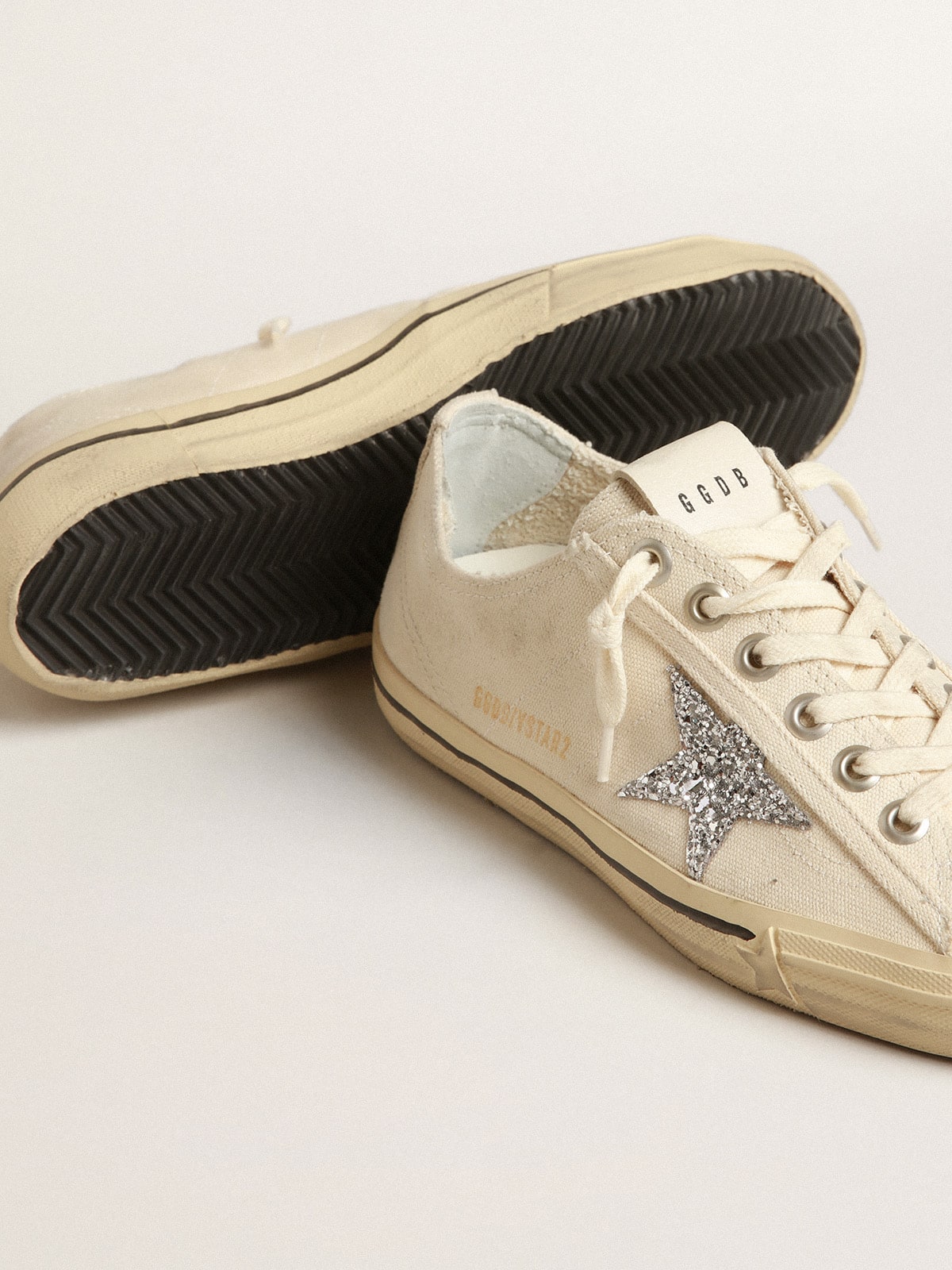 Golden Goose - V-Star in beige canvas with a silver glitter star in 