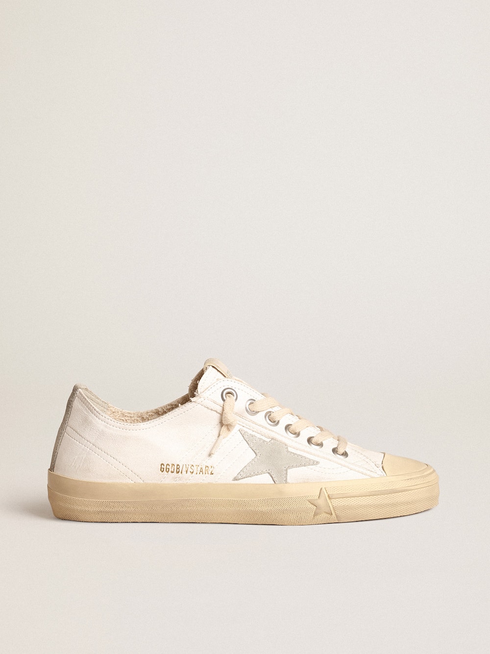 Golden Goose - V-Star in nappa leather with ice-gray suede star and heel tab in 