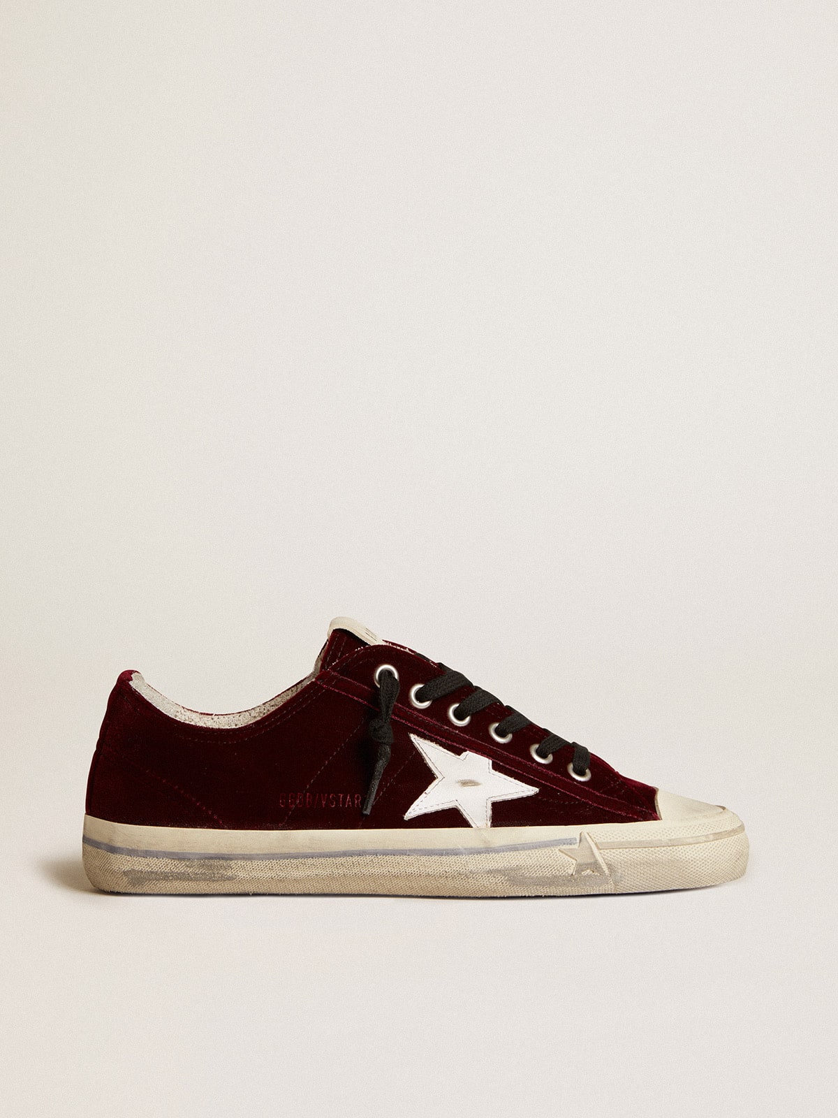 Golden Goose - V-Star Feminino LTD de veludo bordô com estrela de couro branco in 