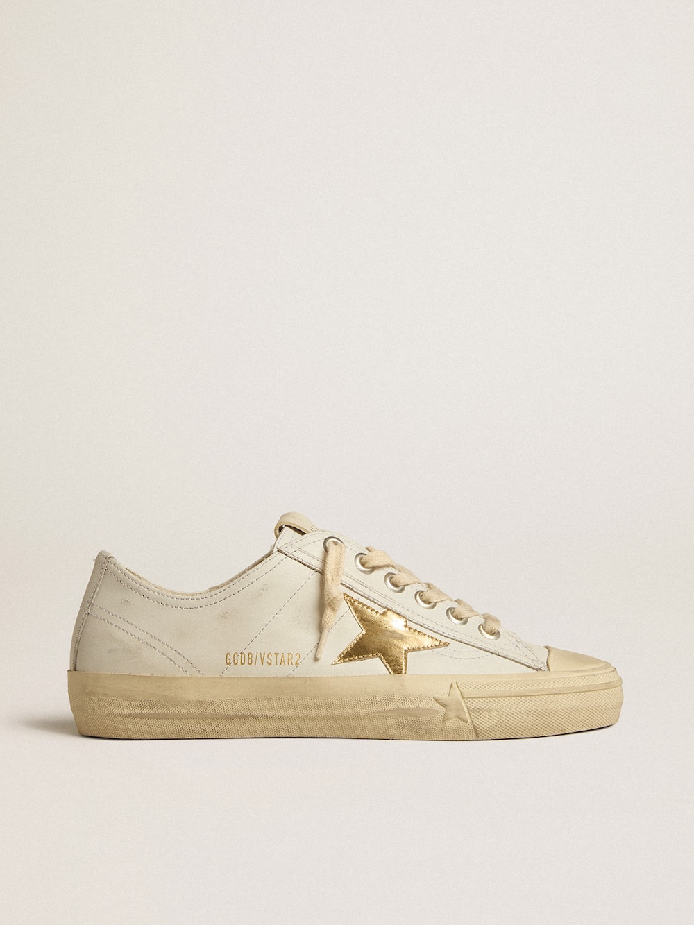 Golden Goose - V-Star in white leather with gold metallic leather star in 