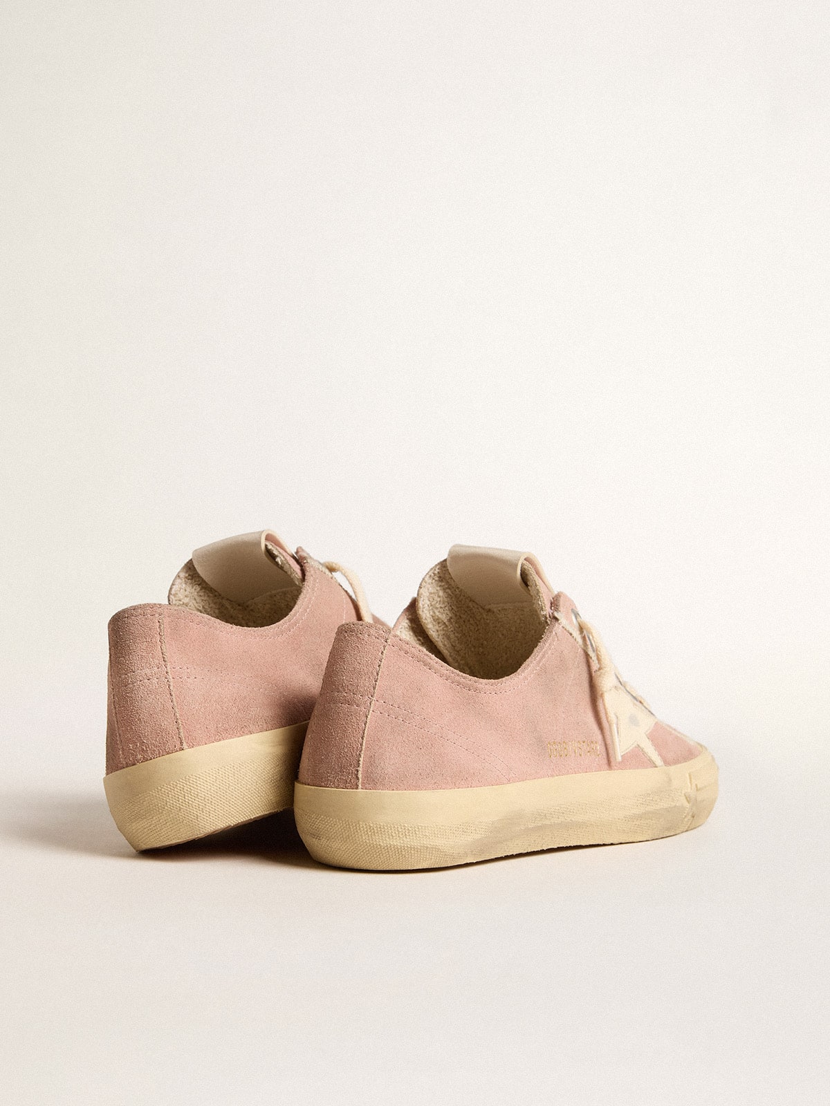 Golden Goose - V-Star en daim rose avec étoile en cuir couleur crème in 