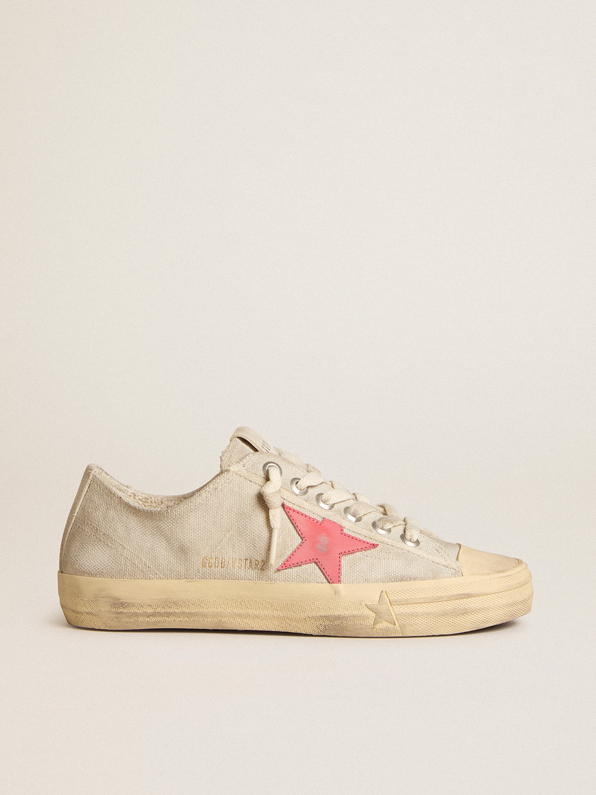 Golden Goose - V-Star Donna in canvas grigio chiaro con stella in pelle rossa in 