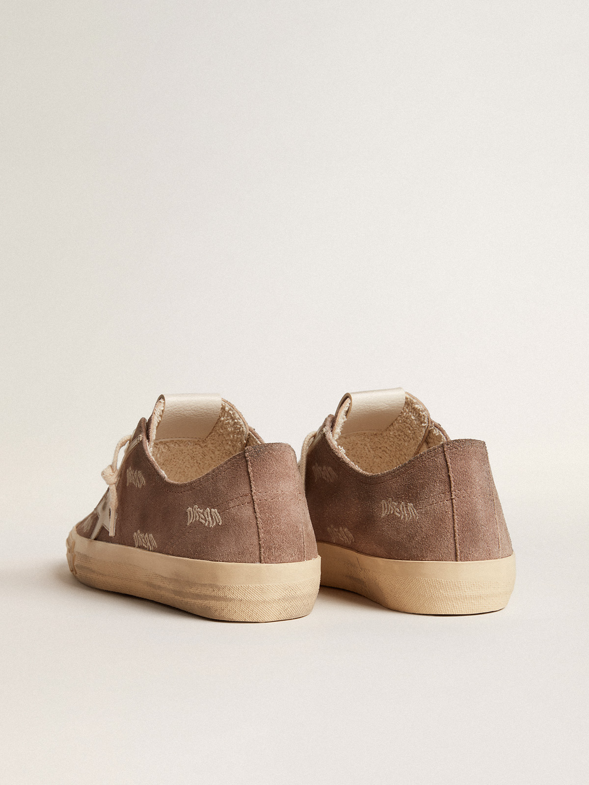Golden Goose - V-Star de mujer de ante color gris paloma con estrella de piel gris claro in