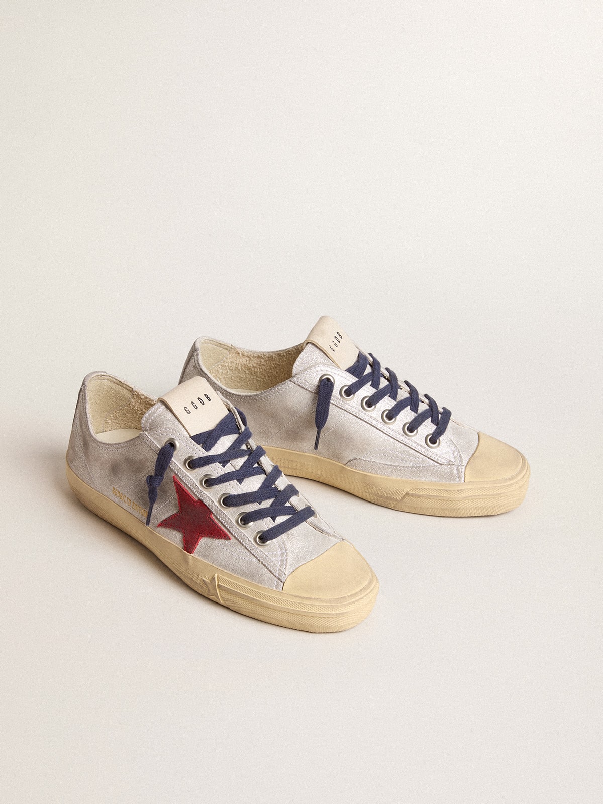 Golden Goose - V-Star LTD femme en daim lamé argenté avec étoile en daim rouge in 