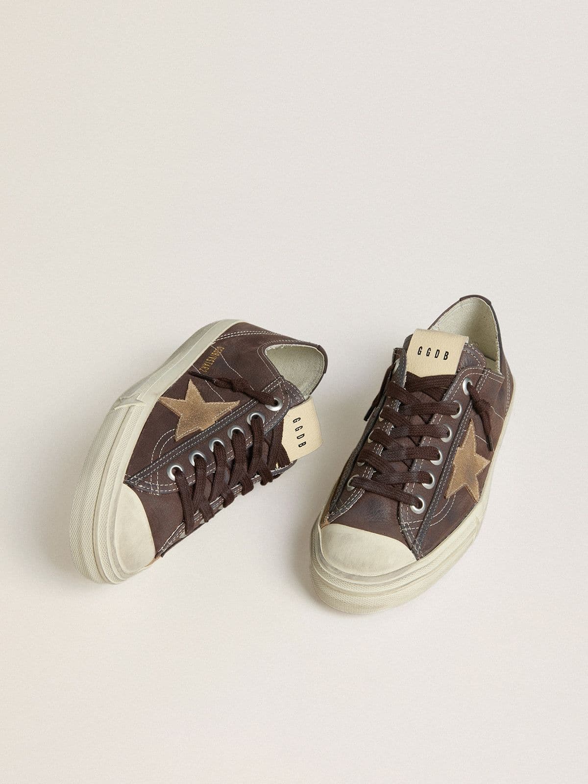 Golden Goose - V-Star Donna in nabuk marrone con stella in suede color tabacco in 