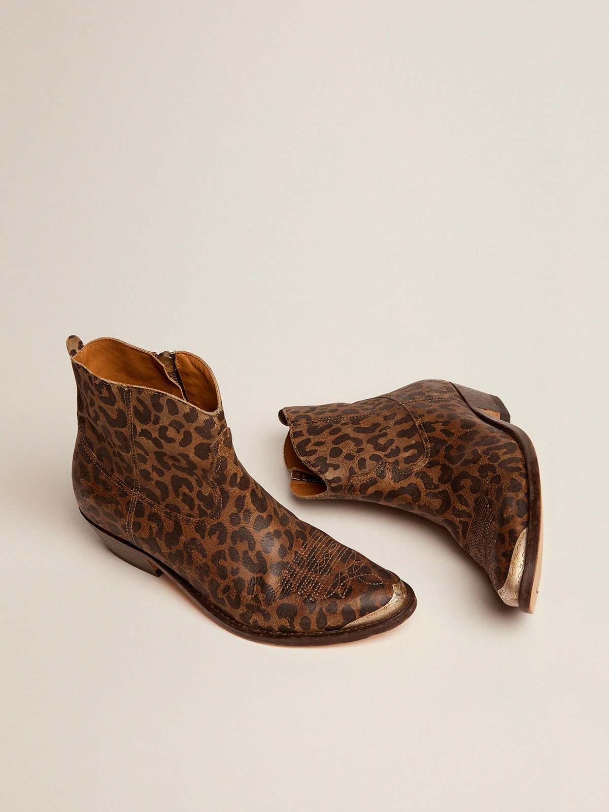 Golden Goose - Ankle boot feminina de couro com estampa de leopardo in 