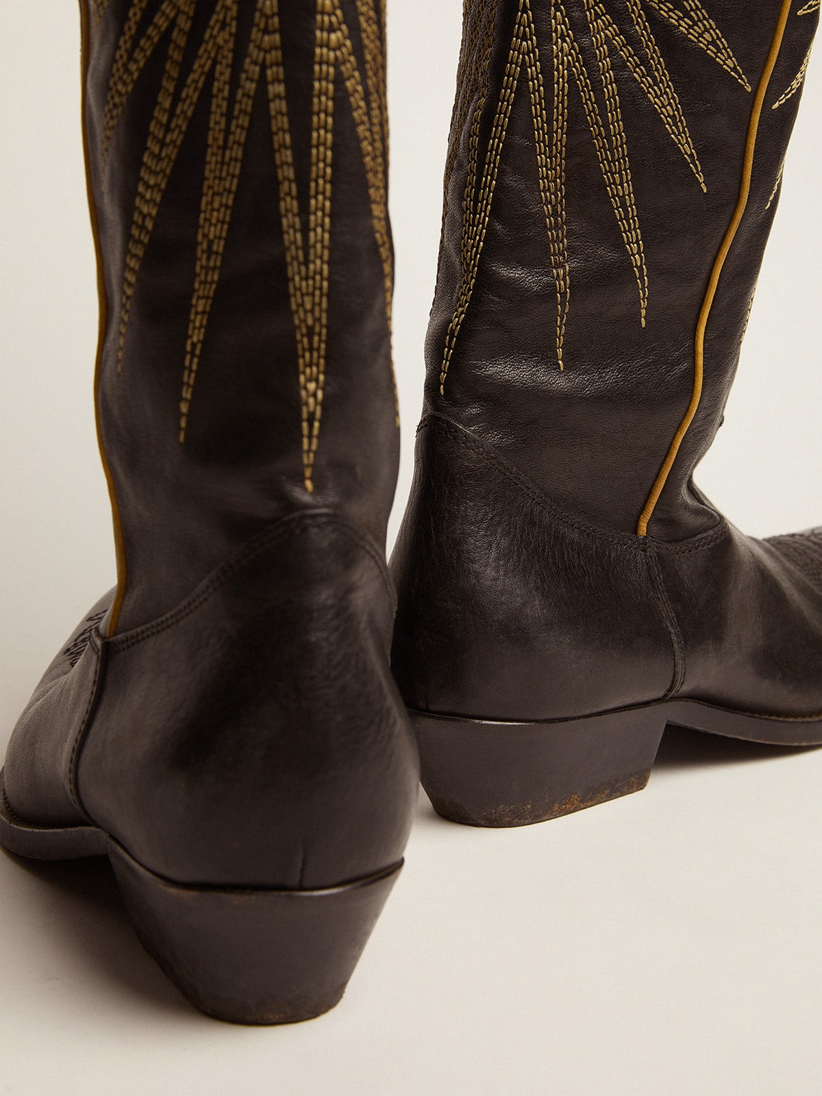 Golden Goose - Bottes femme en cuir noir avec étoile incrustée platine in 