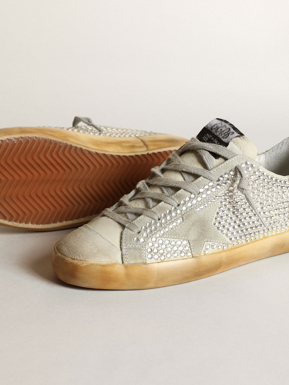 Golden Goose - Super-Star Donna in nabuk bianco vissuto e cristalli Swarovski in 