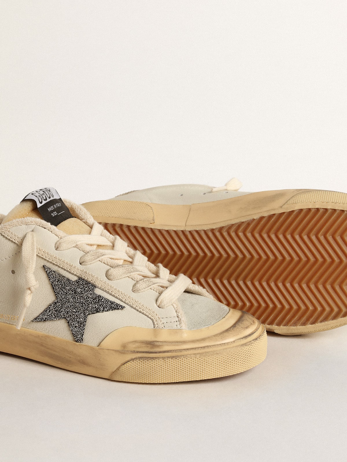 Golden Goose - Super-Star LTD con estrella con cristales Swarovski negros in 